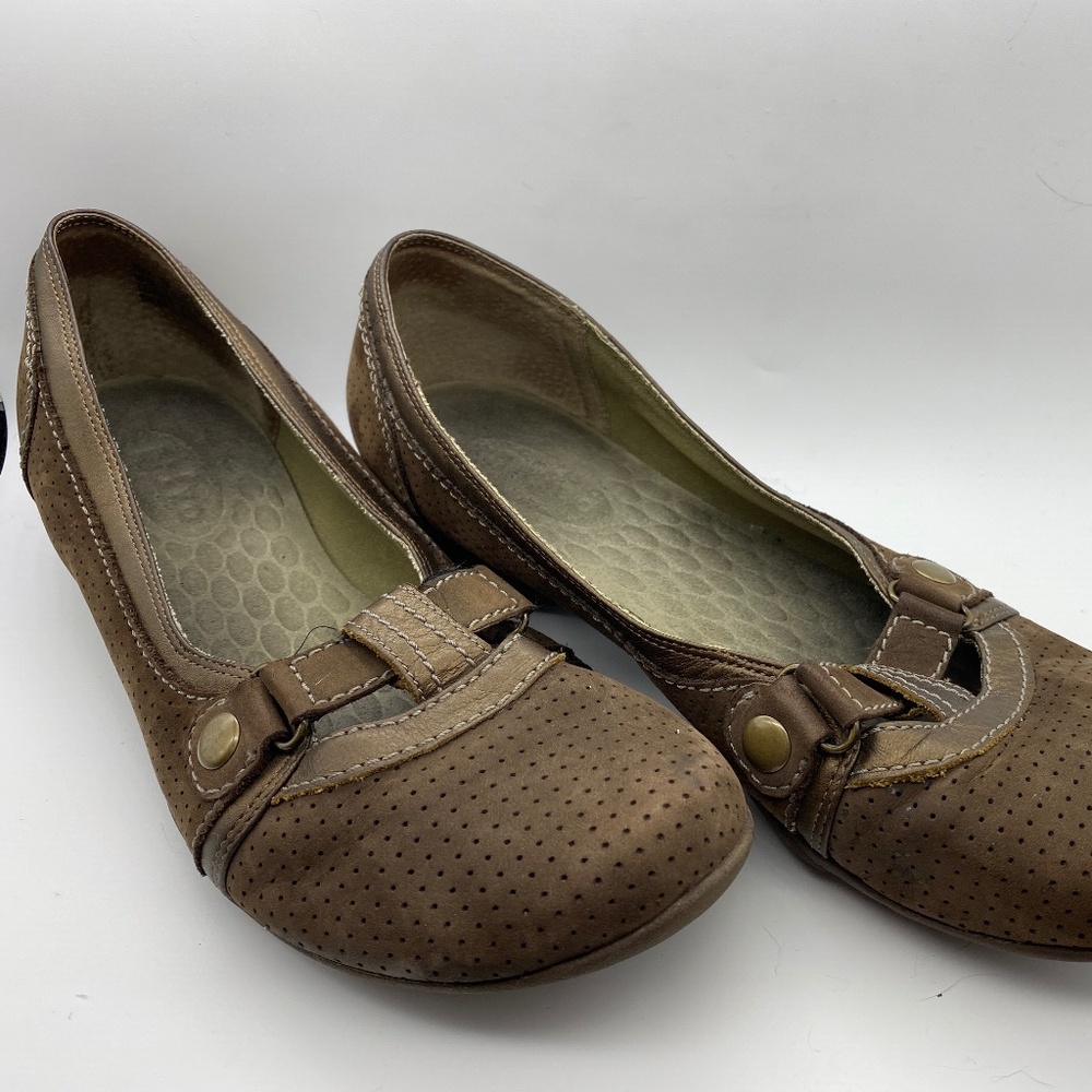 brown flats